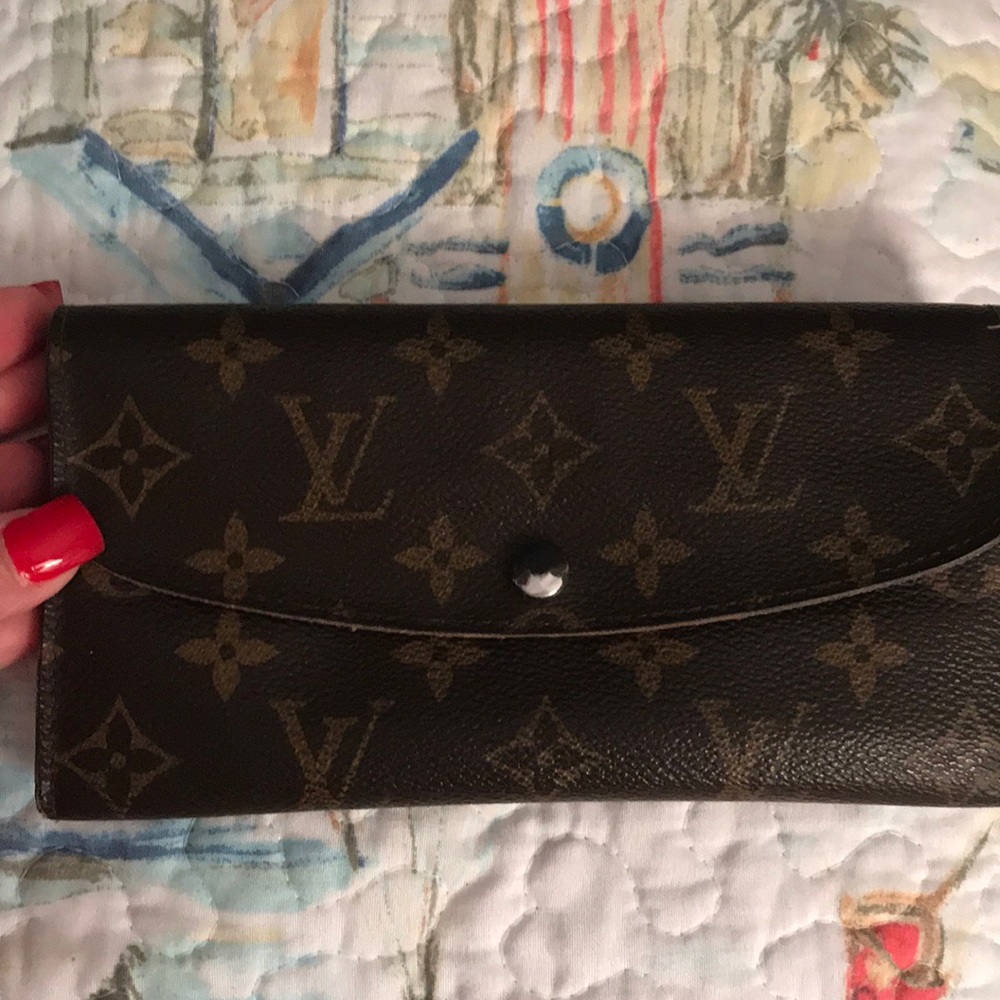 Louis Vuitton Waller green interior